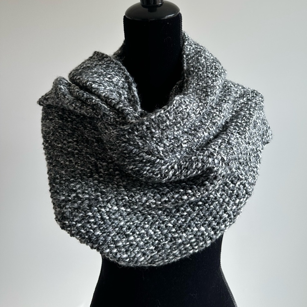 Women’s Express Black & White Chunky Crochet Scarf